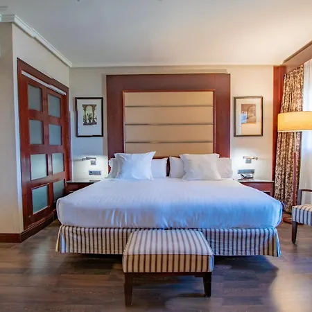 Center 4* Seville