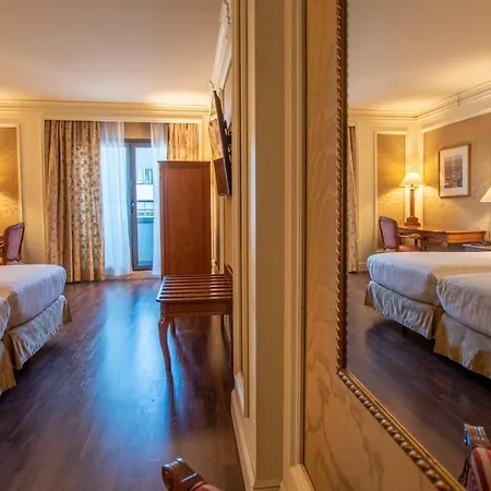 Center 4* Seville