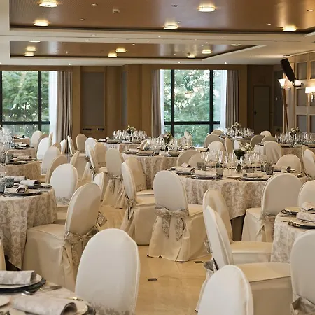 Center 4* Seville