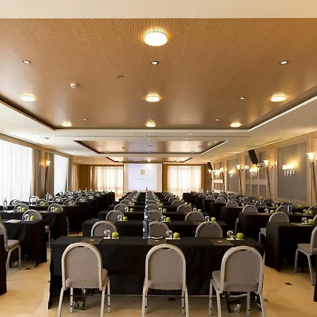 Center 4* Seville